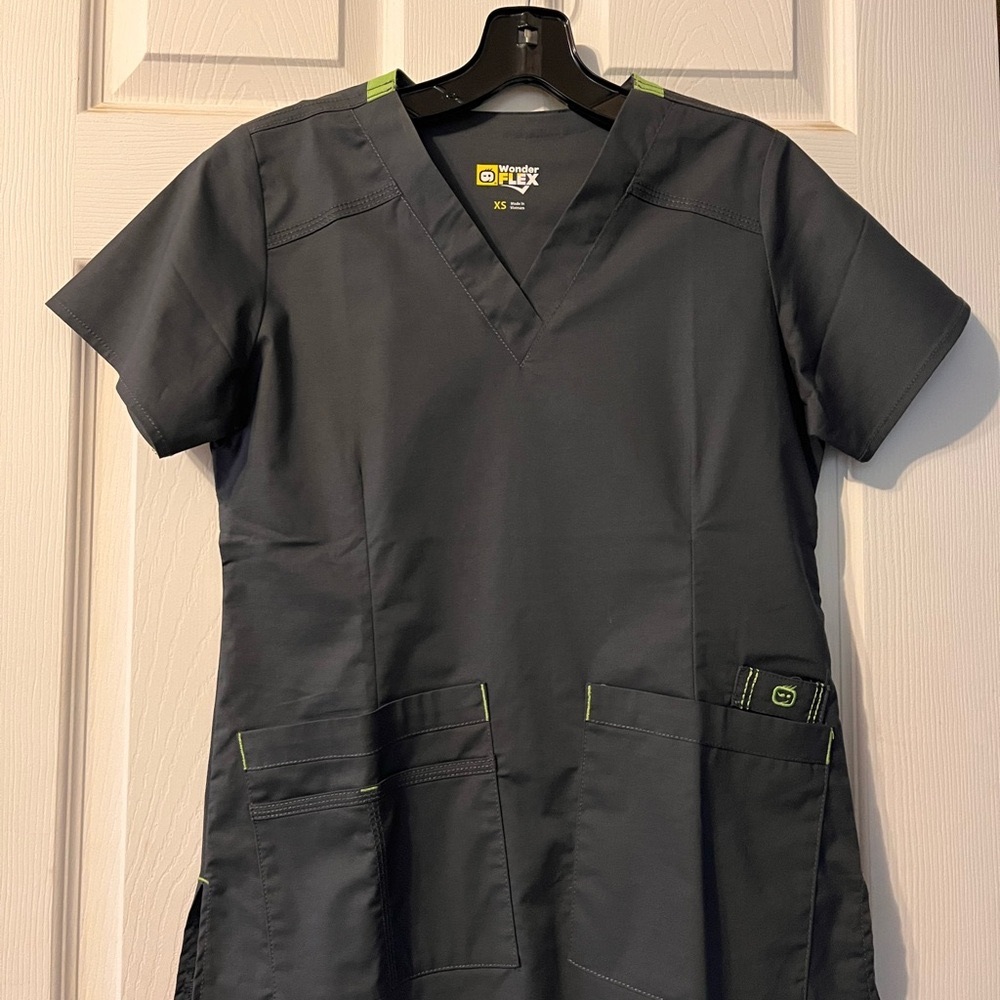 Wonder Wink Flex Gray Scrub Top with Lime Accents